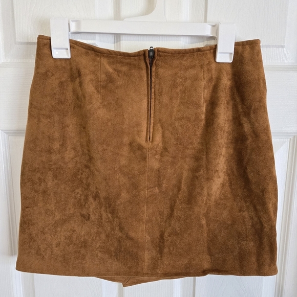Tractr Brown Mini Skirt Faux Suede Size 6 - Picture 2 of 3